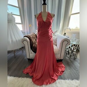 Breathtaking gown. Sparkles and beautiful materials is all you need to shine